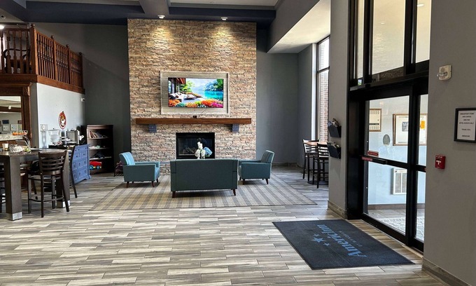 Ottumwa Hotel | AmericInn by Wyndham Ottumwa