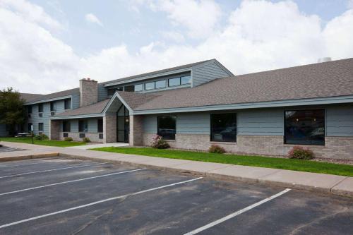 Rice Lake Hotel | AmericInn by Wyndham Rice Lake