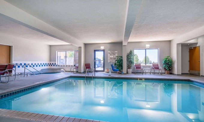 Rochester Hotel | AmericInn by Wyndham Rochester