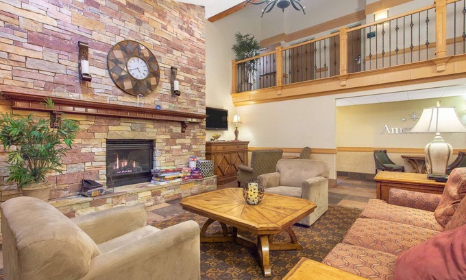 Sheboygan Hotel | AmericInn by Wyndham Sheboygan