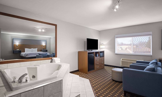 Woodstock Hotel | AmericInn by Wyndham Woodstock IL