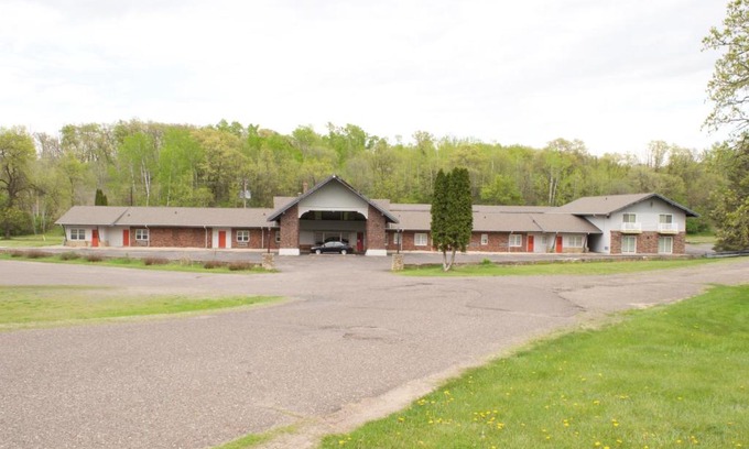 St Croix Falls Hotel | AmeriVu Inn & Suites - St Croix Falls