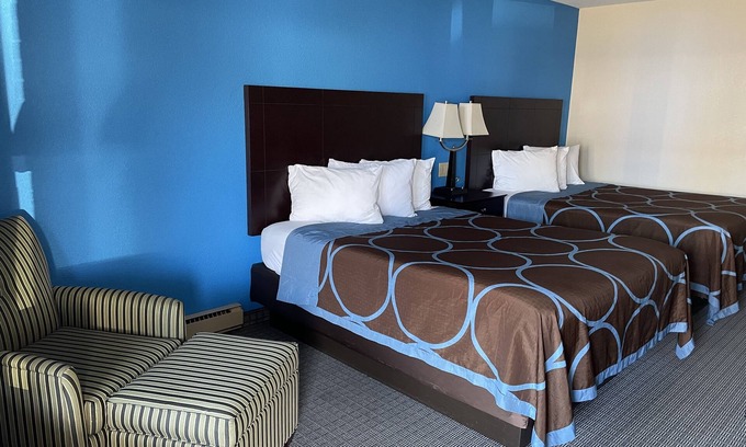 Eau Claire Hotel | AmeriVu Inn & Suites