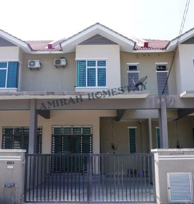 Kampung Gong Badak House | Amirah Homestay (UMT, UniSZA)
