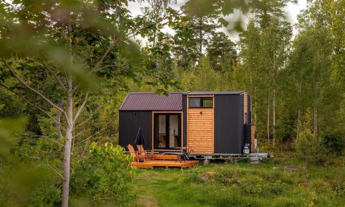 Ammeberg House | Åmmebergs Blommor by Tiny Away