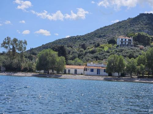 Ano Fanarion Apartment | AMMOR Beach houses, Nisida