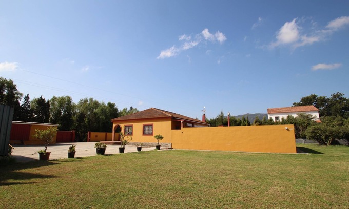 Los Barrios Cottage | Among orange trees, rural farm