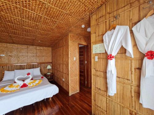 Balabag Apartment | Amor Penthouse/Honeymoon Suite with Jacuzzi - Best View in the Island. Hidden Paradise!