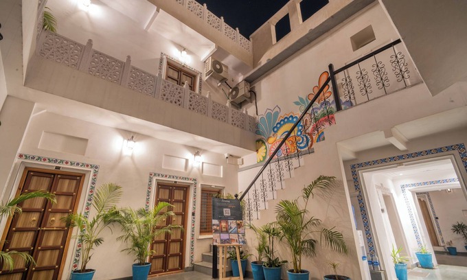 Lake Swaroop Sagar Hotel | Amoraya Hotels & Resorts