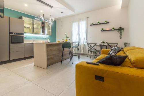 San Donato-San Vitale Apartment | Ampio appartamento in corte con doppio parcheggio privato