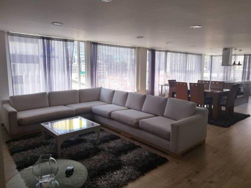 Calle 100 Apartment | Amplio apartamento con servicios incluidos
