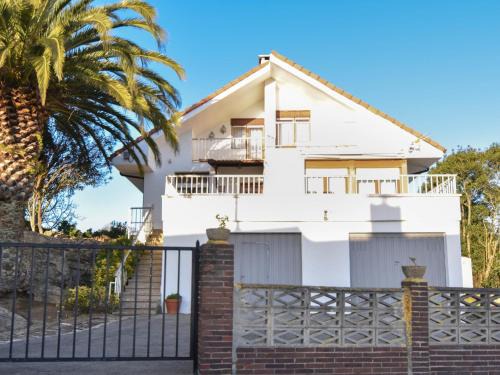 Bareyo House | Amplio y cómodo chalet en Ajo con preciosas vistas