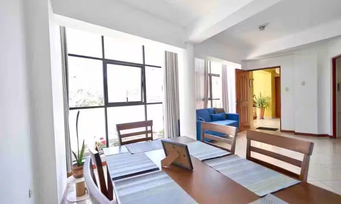 Monserrate Apartment | Amplio y en Céntrica Urbanización, segundo piso