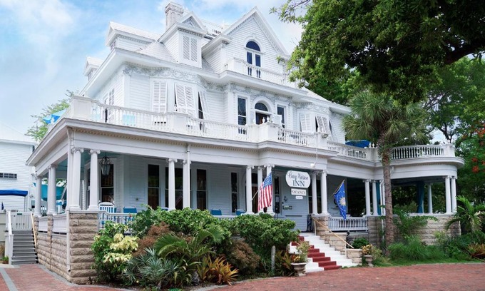 Historic Seaport Bed & Breakfast | Amsterdam's Curry Mansion Inn
