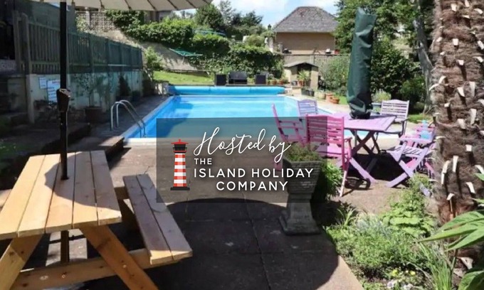 Shanklin Apartment | An apartment that sleeps 4 guests in 1 bedroom