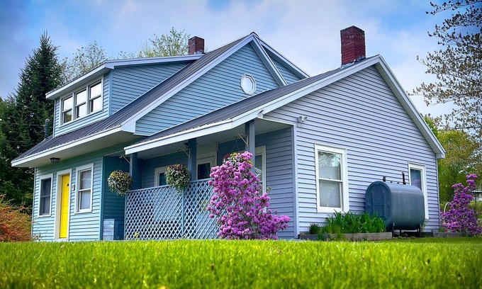 Buckfield House | An Authentic Clean & Cozy Maine Homestay