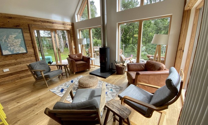 Nethy Bridge House | An Cala, (the Haven) Cairngorm National Park, Nethy Bridge, hot tub