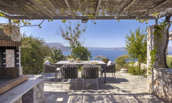 Plaka Villa | An earthly paradise