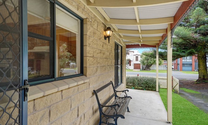 Port Fairy House | An East Beach property without the East Beach price tag.