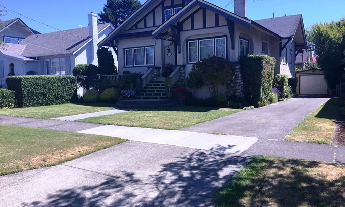 Fairfield House | An entire Fairfield character home for yourself, steps to the ocean