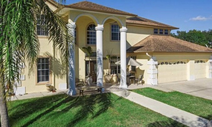 Kissimmee House | An Oasis of 4 bedrooms 4 baths with private pool