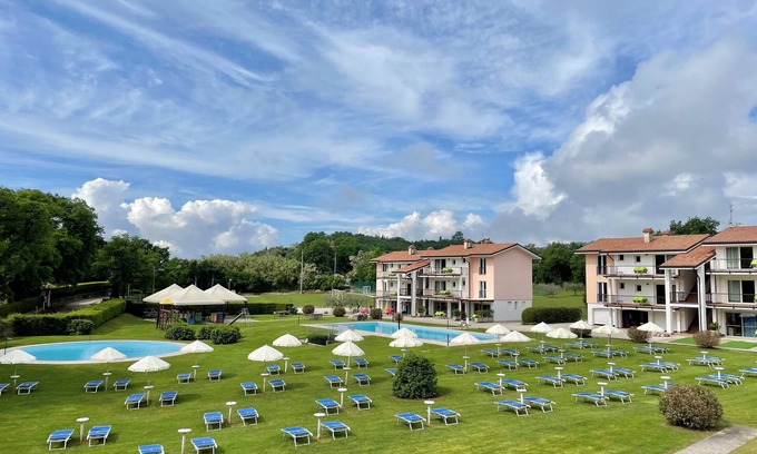Marciaga Apartment | An oasis of nature just steps from the lake.