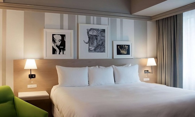 Downtown West Hotel | An Undeniable Jewel in Minneapolis Downtown! Spacious Suite, Pets are Welcome!
