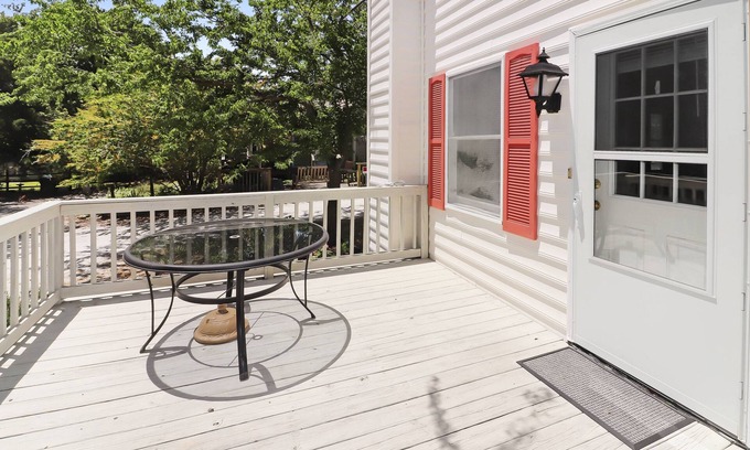 Chincoteague House | Anchor's Rest - Pet friendly on Main Street!