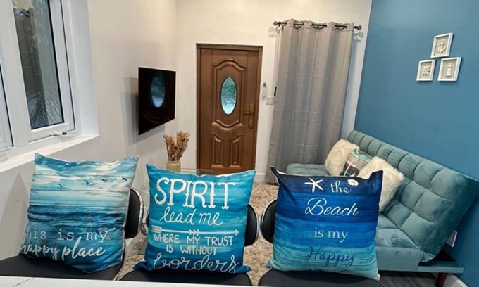 Great Exuma Cottage | Anchor Villa: 5 min walk or rent a bike to go to turtle beach.