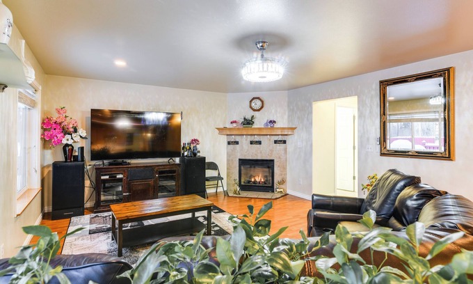 Bayshore - Klatt House | Anchorage Home ~ 8 Mi to Downtown!