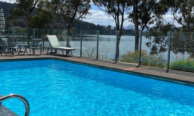 Port Huon Apartment | Anchorage Waterfront Retreat