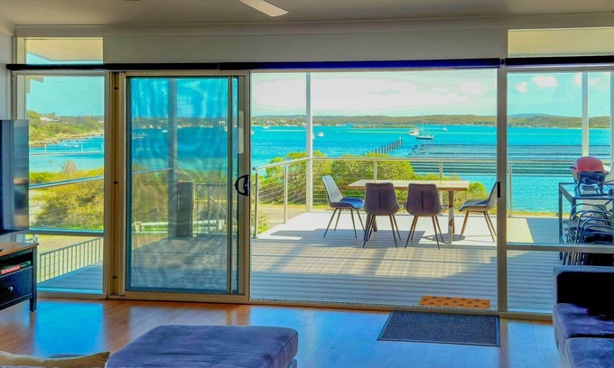 Lake Wangary House | Anchors Away sits in the perfect spot on the Esplanade with amazing views that seriously won't disappoint.