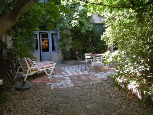 Camplong-d'Aude House | "Ancien Cafe" with courtyard