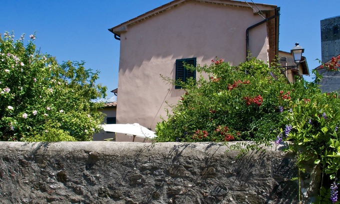 Serravalle Pistoiese House | ANCIENT REST HOUSE WITH GARDEN IN MEDIEVAL BORGO - THE GARDEN SECRETARY
