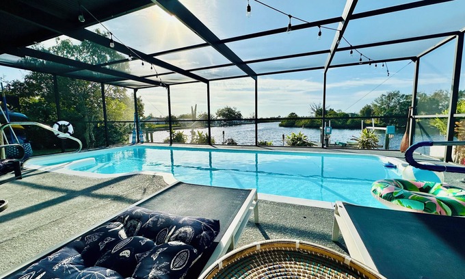 Forest Hills House | Anclote Oasis - Tarpon Springs - Waterfront Sunsets & Private Pool
