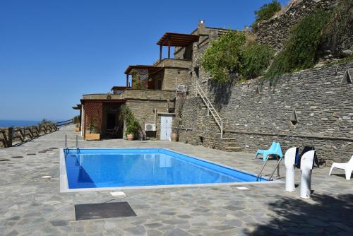 Megas Yialos-Nites House | Andros Escape Condos
