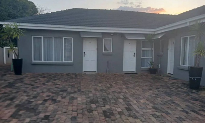 Kempton Park AH Cabin | Aneiwa Airport Lodgenn