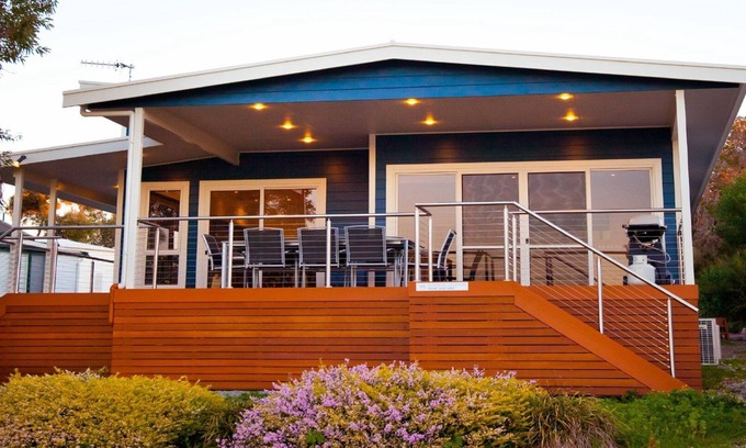 Lake Wangary House | Angasi is one of Coffin Bay's premium properties in a very sought after location
