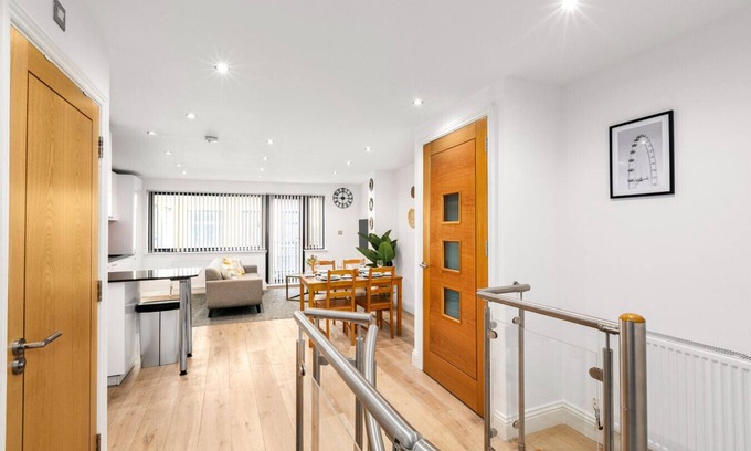Angel Apartment | Angel 2 Bedroom 2 Bath City Flat with Balcony Duplex Spacious Zone 1 Family