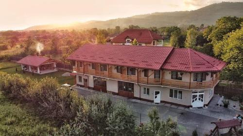 Polovragi House | Angela