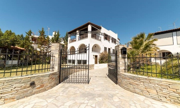 Kontos Apartment | Angela's Guest House