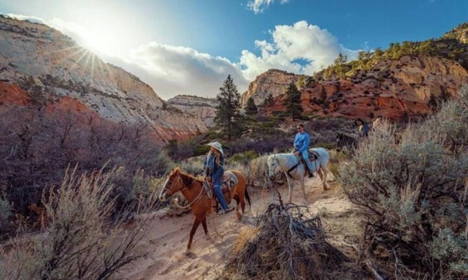Zion National Park East Entrance House | Angels Landing Zion Oasis+ Resort Access
