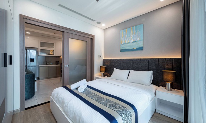 Hang Xanh Apartment | ANGIA Landmark 81 Royal Residence
