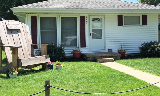 Oak Harbor Cottage | Anglers Anchor-Cozy Cottage on Lake Erie Near Port Clinton, Beaches, Firepit