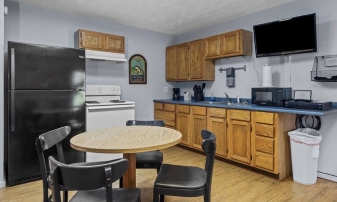 Broaddus Cabin | Angler’s Corner at Sam Rayburn Broaddus Tx Rm 1 of 2. Sleeps 5