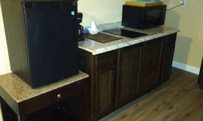 Mead Hotel | Anglers Hideaway Cabins Extended Stay
