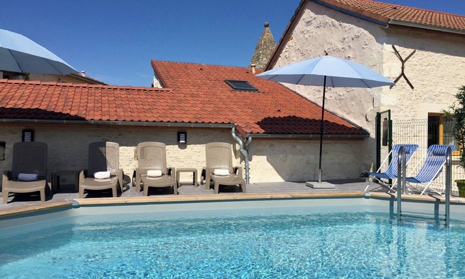 Chaveignes Cottage | ANGULUS RIDET COTTAGES set of 3 comfortable gîtes, quiet, with swimming pool