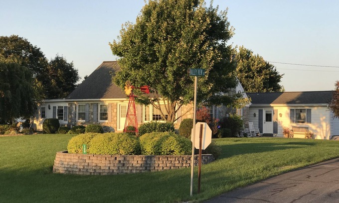 New Holland Bed & Breakfast | AnJ Bed and Breakfast, family friendly, quiet country setting.