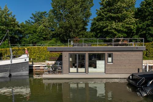 Vahrenwald-List Boat Rental | ANKERLOFT - Hausboot