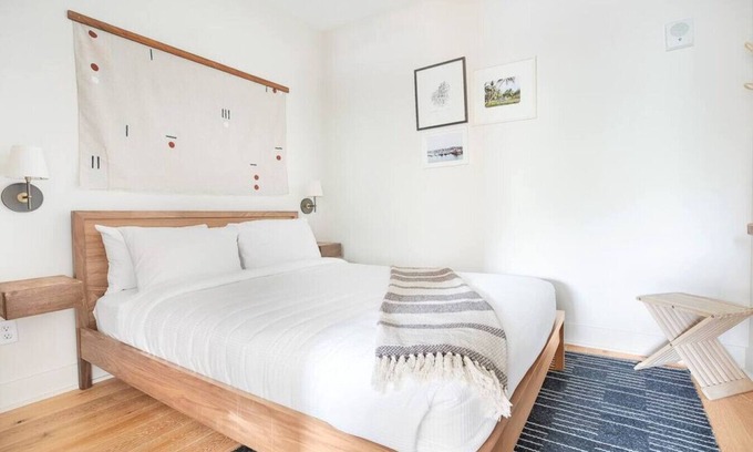 Yamacraw Village Condo | Annabelle 2B - City Views near City Market, River
